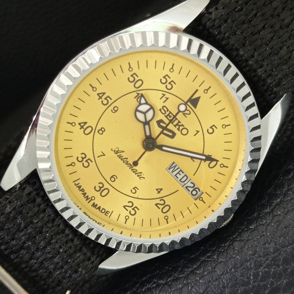Vintage 1979 Seiko Automatic Mens Silver Watch W/daydate & Silver Accents